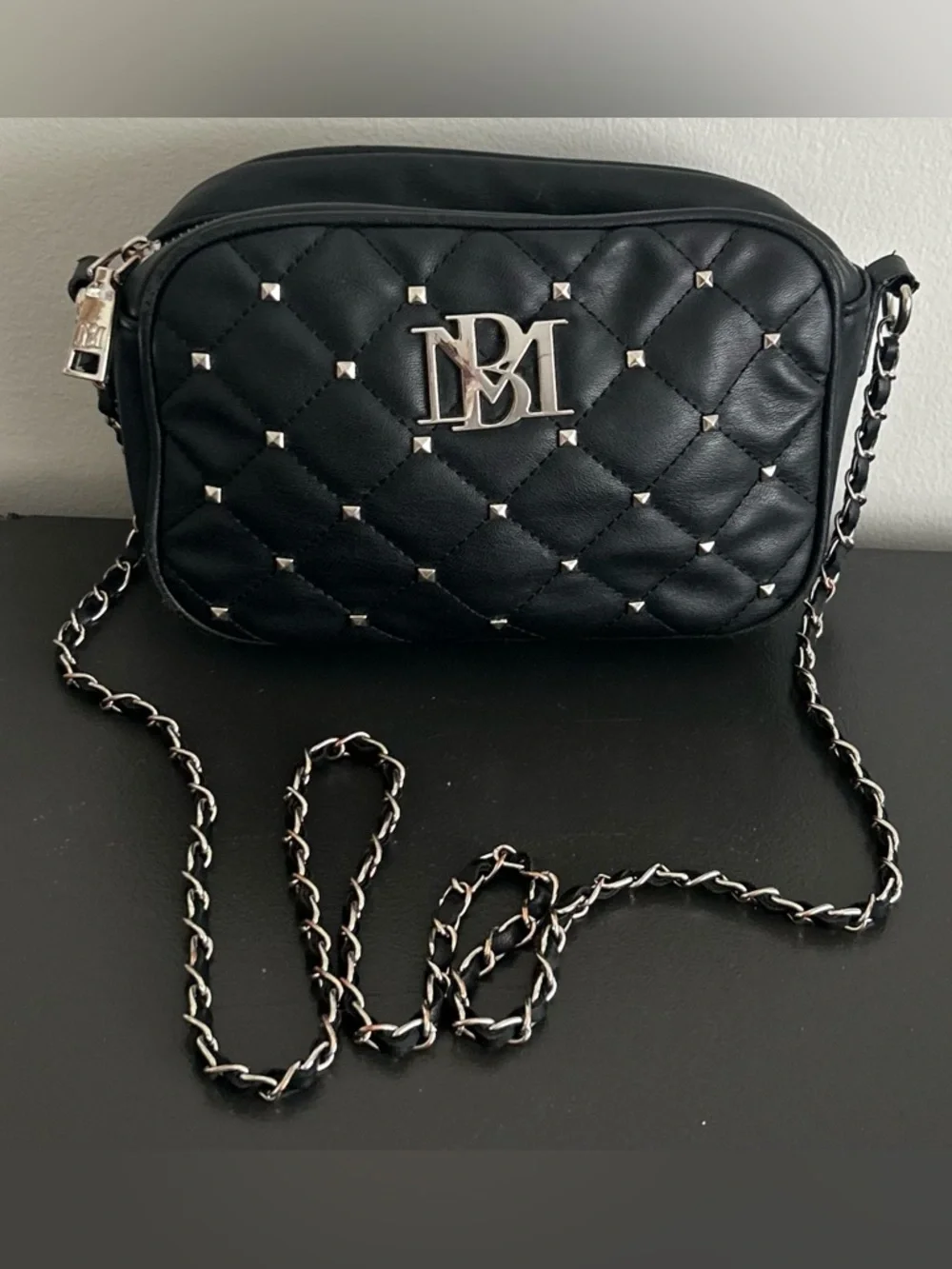 B. Makowsky Black Leather Crossbody Shoulder Bag Silver Hardware chain Strap